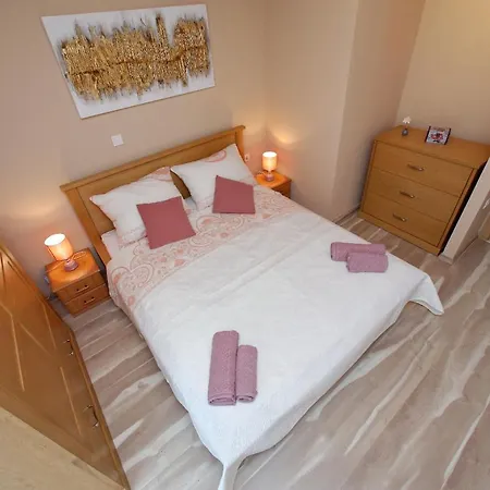 Few Steps From The Center - New And Modern For 4 Persons Zara