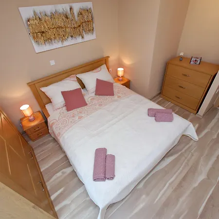 Few Steps From The Center - New And Modern For 4 Persons