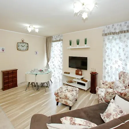 Few Steps From The Center - New And Modern For 4 Persons Apartment *