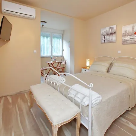 Apartment Few Steps From The Center - New And Modern For 4 Persons Zadar