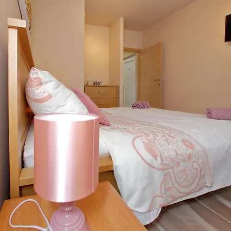 Few Steps From The Center - New And Modern For 4 Persons