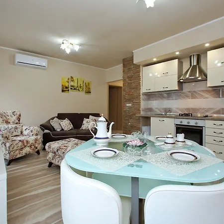 Few Steps From The Center - New And Modern For 4 Persons Lägenhet