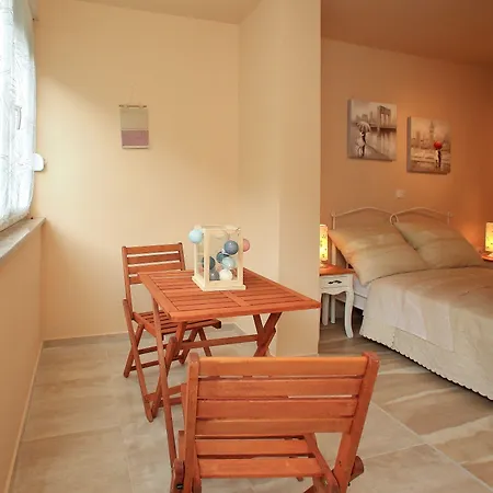 Few Steps From The Center - New And Modern For 4 Persons Lägenhet