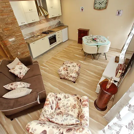 Few Steps From The Center - New And Modern For 4 Persons *