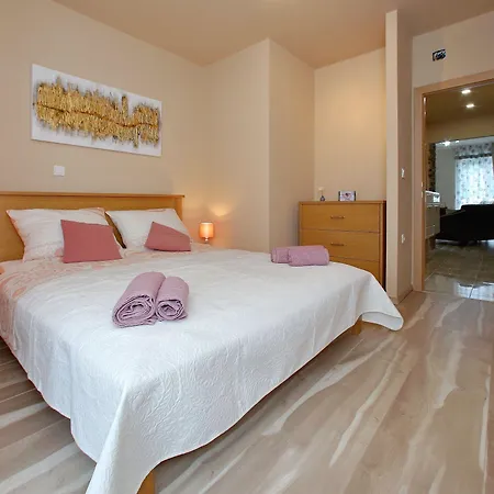Few Steps From The Center - New And Modern For 4 Persons 公寓 扎达尔