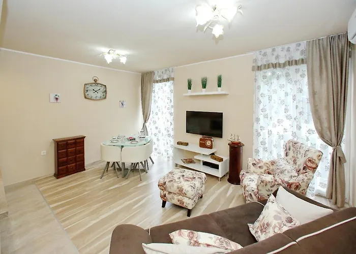 Few Steps From The Center - New And Modern For 4 Persons Appartement *