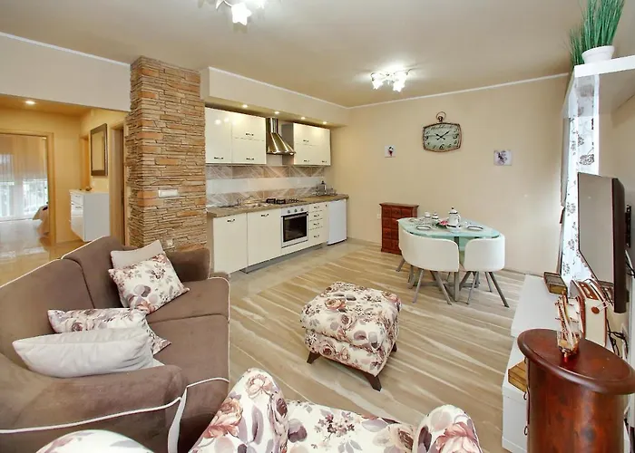 Few Steps From The Center - New And Modern For 4 Persons Appartement *