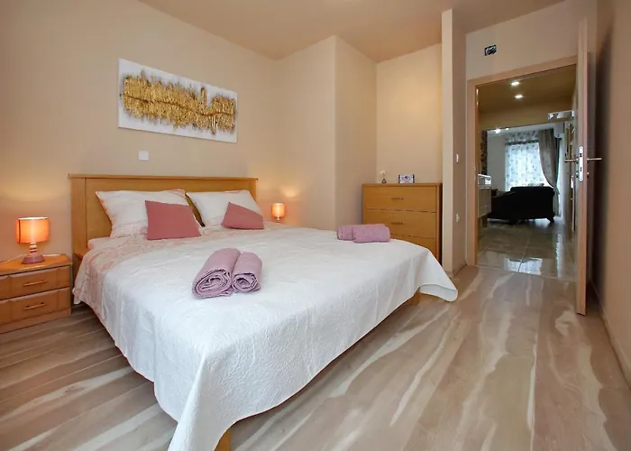 Few Steps From The Center - New And Modern For 4 Persons Appartement *