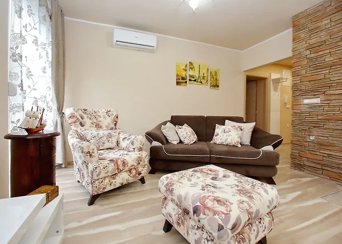 Few Steps From The Center - New And Modern For 4 Persons Zadar